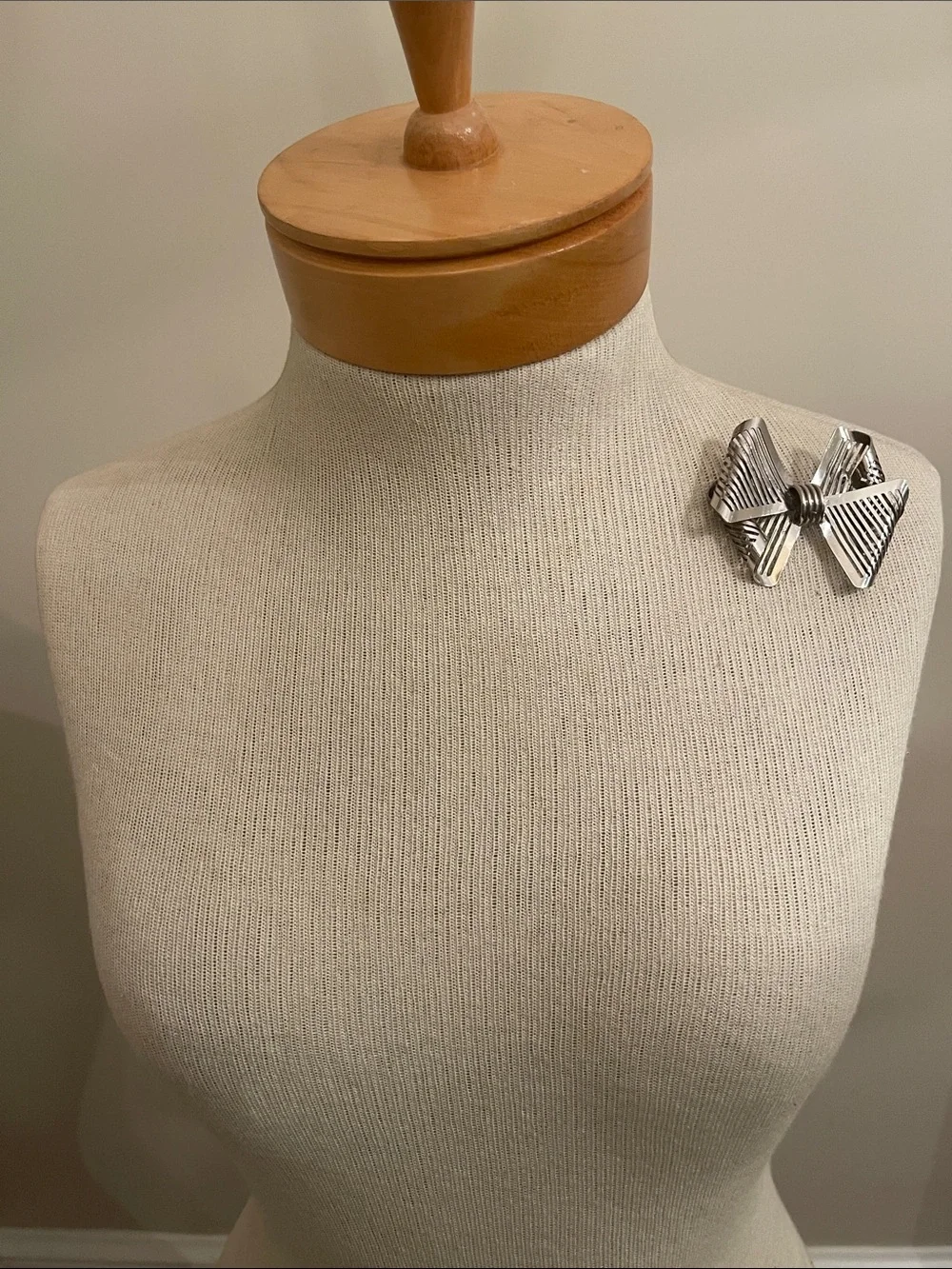 Vintage Mid-Century Silver-tone Lined Bow Brooch - Ribbon Brooch